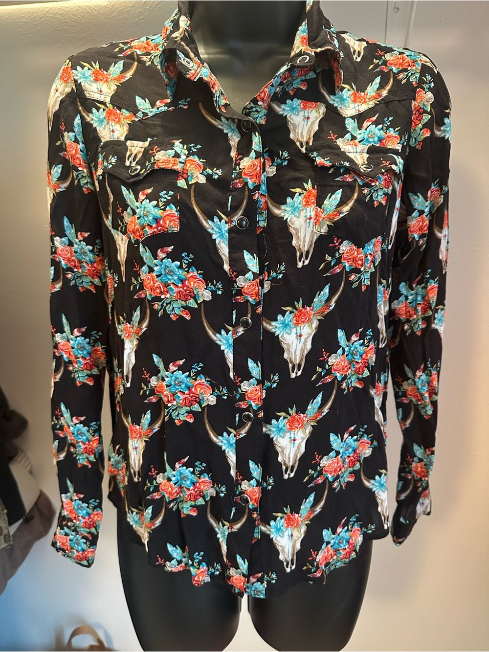 Roper Black Pearl snap Button-Down Shirt with Teal & Red Floral Skull Print XL